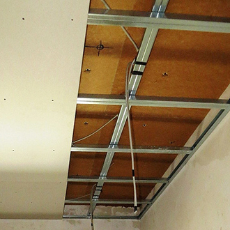 High acoustic displacement ceiling
